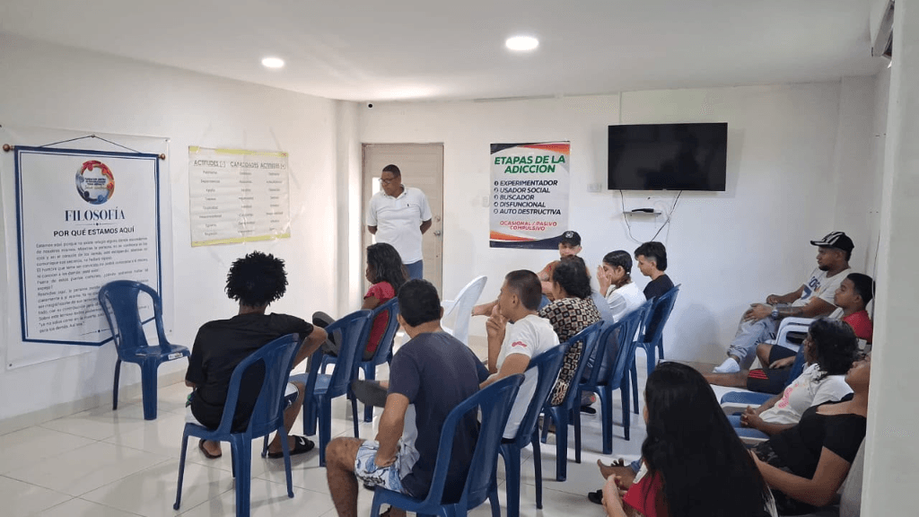 Sesión terapéutica en comunidad en la sede Santa Verónica