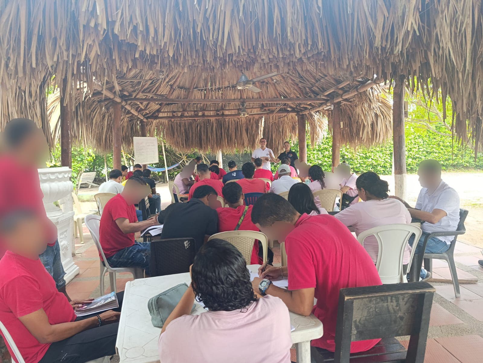 Residentes en formación técnica presencial con el SENA
